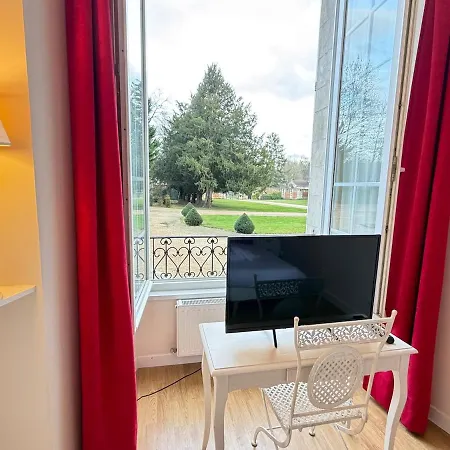 Au Chateau Apartment
