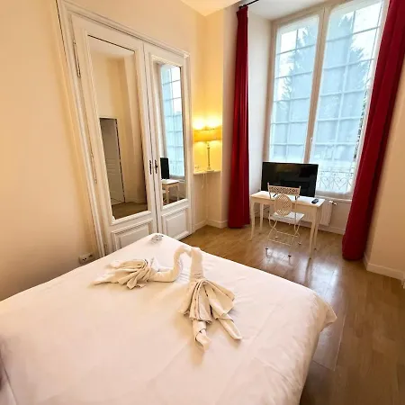 Au Chateau * Monchy-Humieres